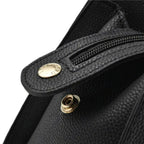 Sac féminin agrémenté d'une breloque