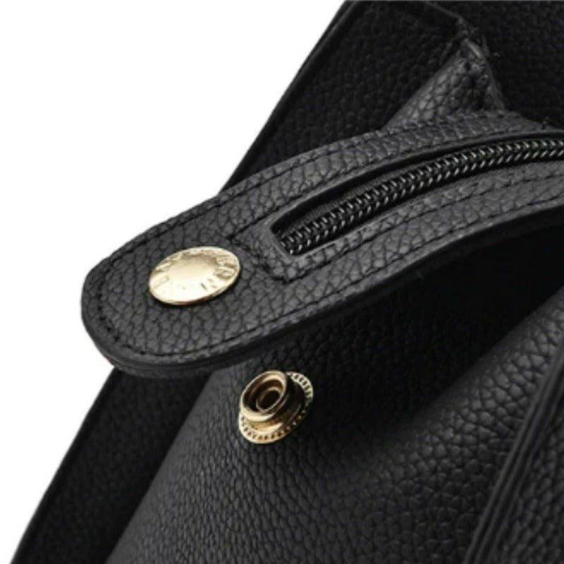 Sac féminin agrémenté d'une breloque