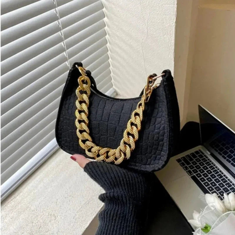 Sac féminin baguette avec chaîne à porter à la main