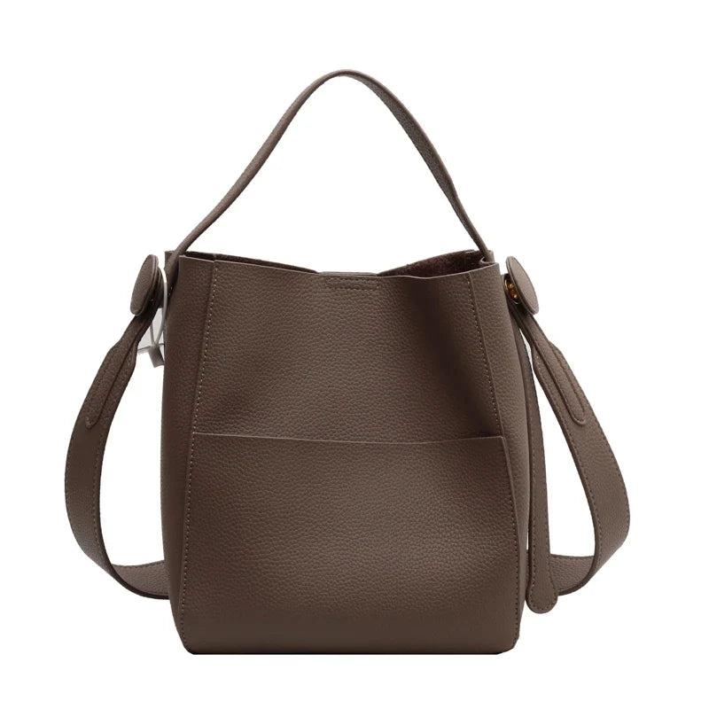 Sac féminin brun façon seau