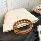 Sac féminin confectionné en rotin