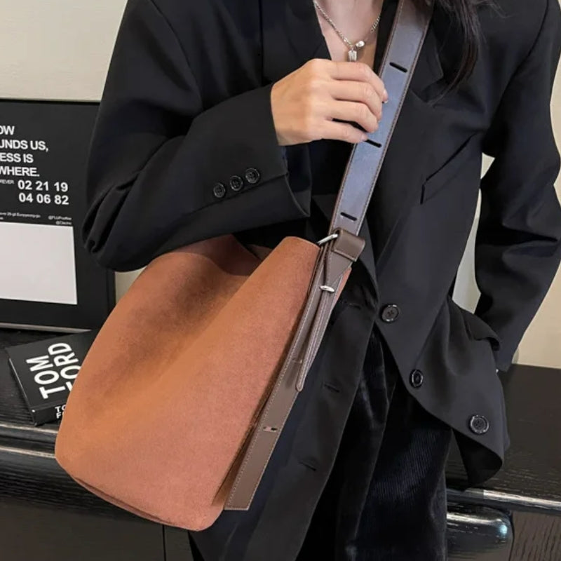 Sac féminin en forme de seau à bandoulière