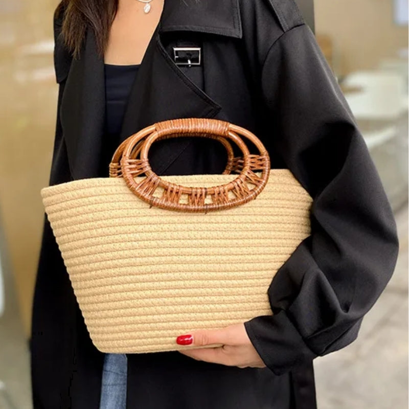 Sac féminin fabriqué en rotin