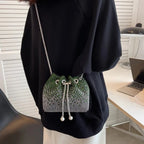 Sac féminin façon bourse souple serti de strass