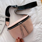 Sac féminin forme banane aspect peau de crocodile