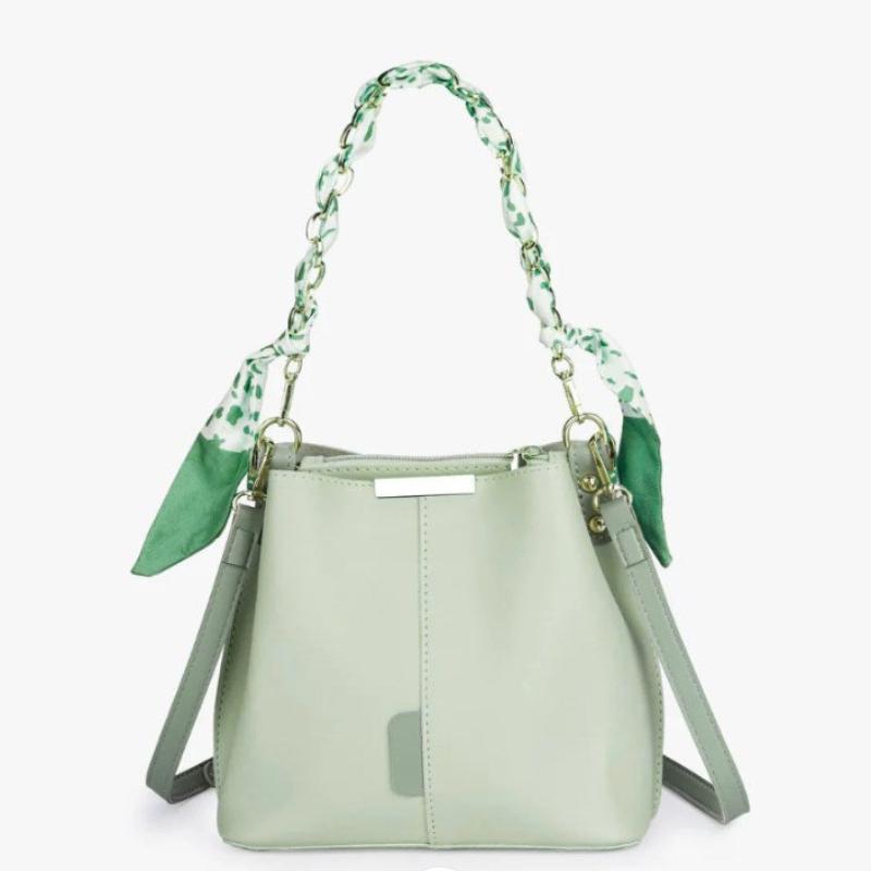 Sac féminin forme seau à porter à la main