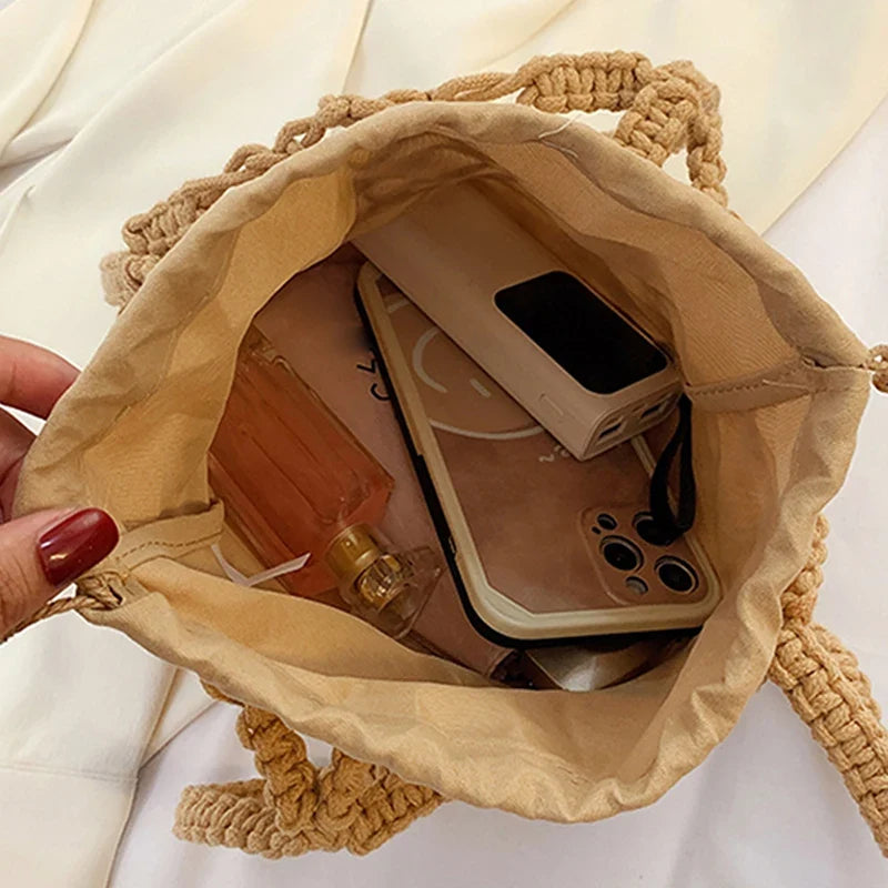 Sac féminin forme seau au motif filet