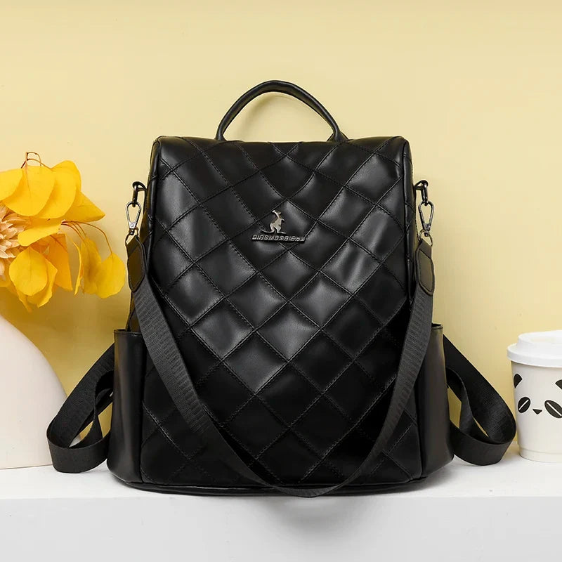 Sac féminin noir matelassé à main et à dos en simili
