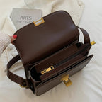 Sac féminin rétro porté à la main