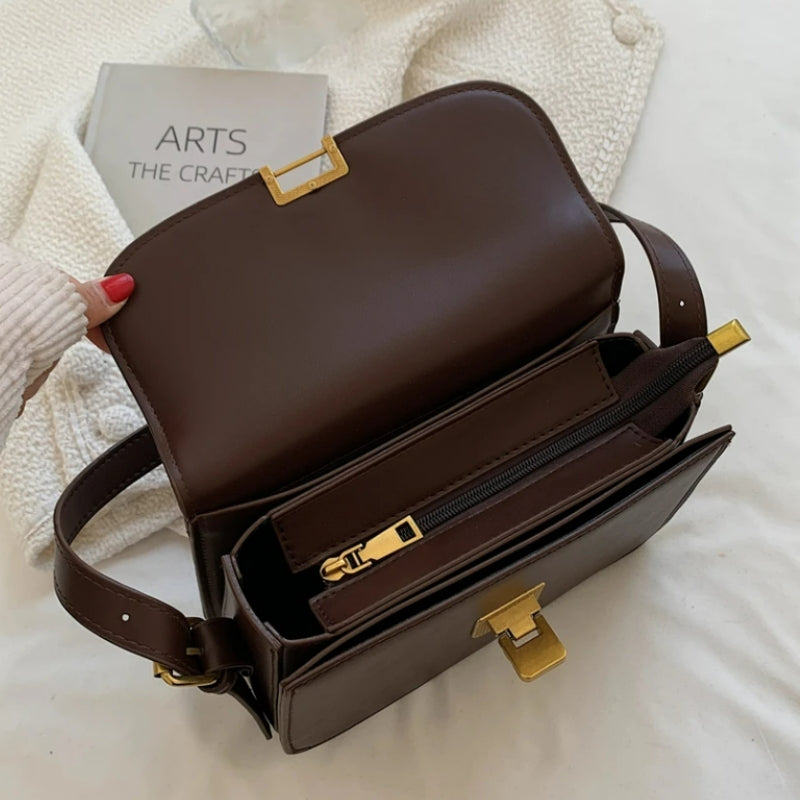 Sac féminin rétro porté à la main