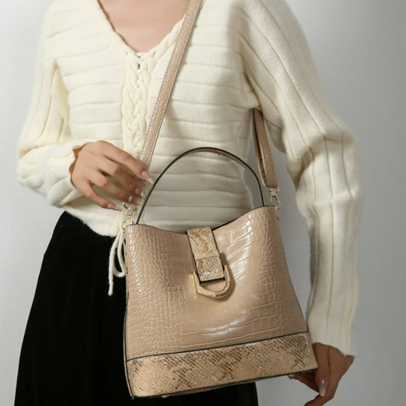 Sac femme à main et portefeuille assorti