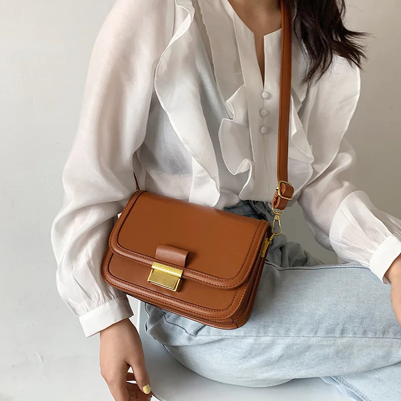 Sac femme carré porté en bandoulière