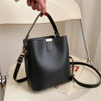 Sac femme chic au format seau avec bandoulière