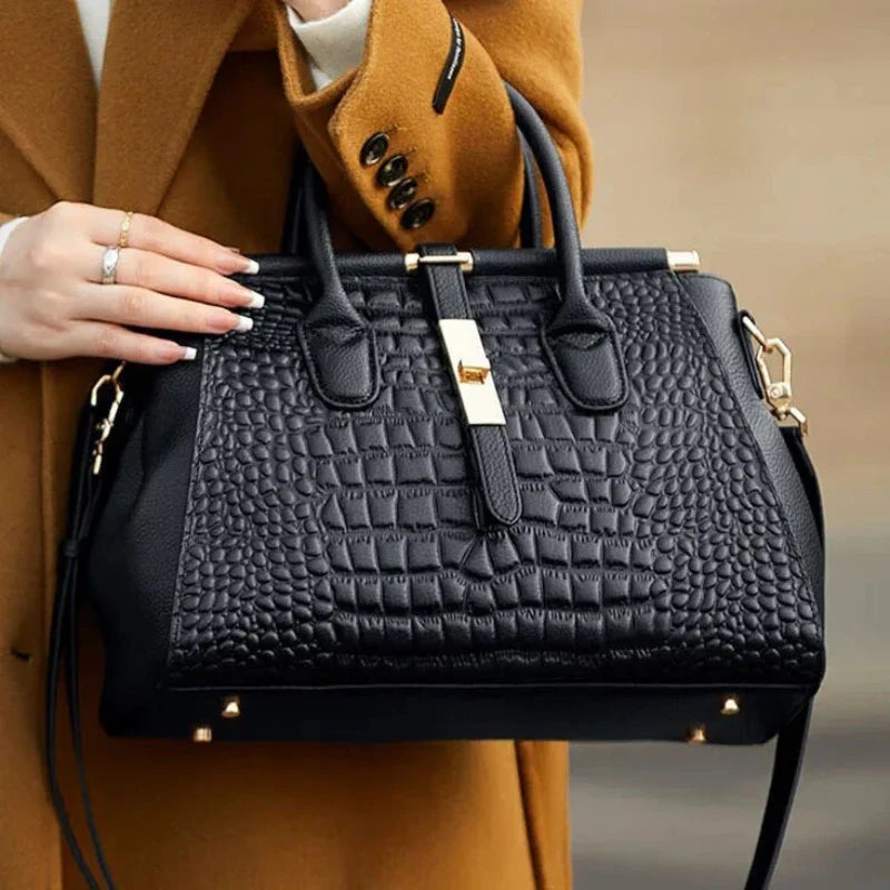 Sac femme en cuir noir à motif crocodile