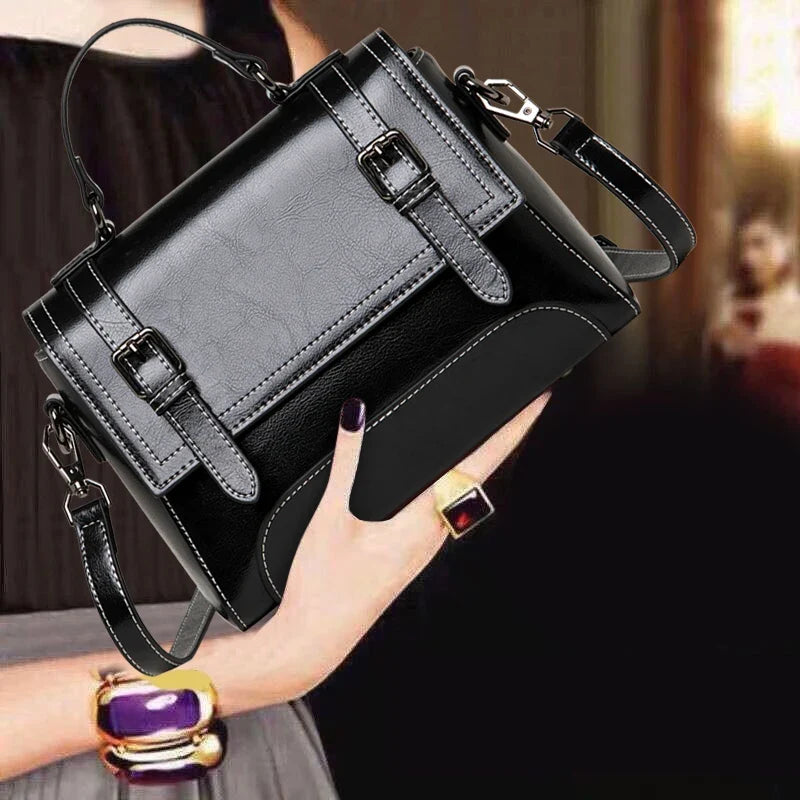 Sac femme en cuir noir au style cartable
