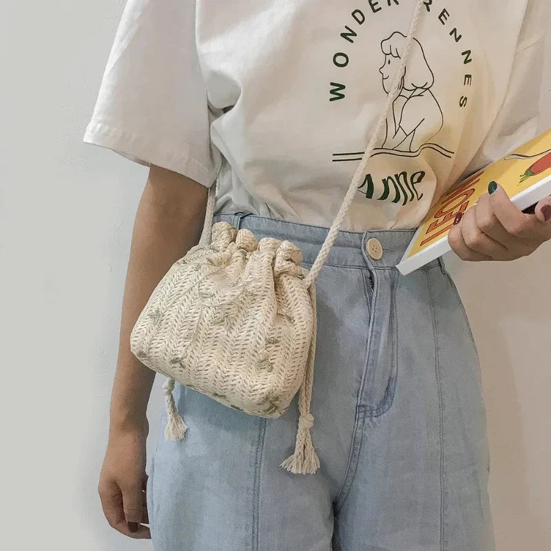 Sac femme façon bourse aux fleurs brodées