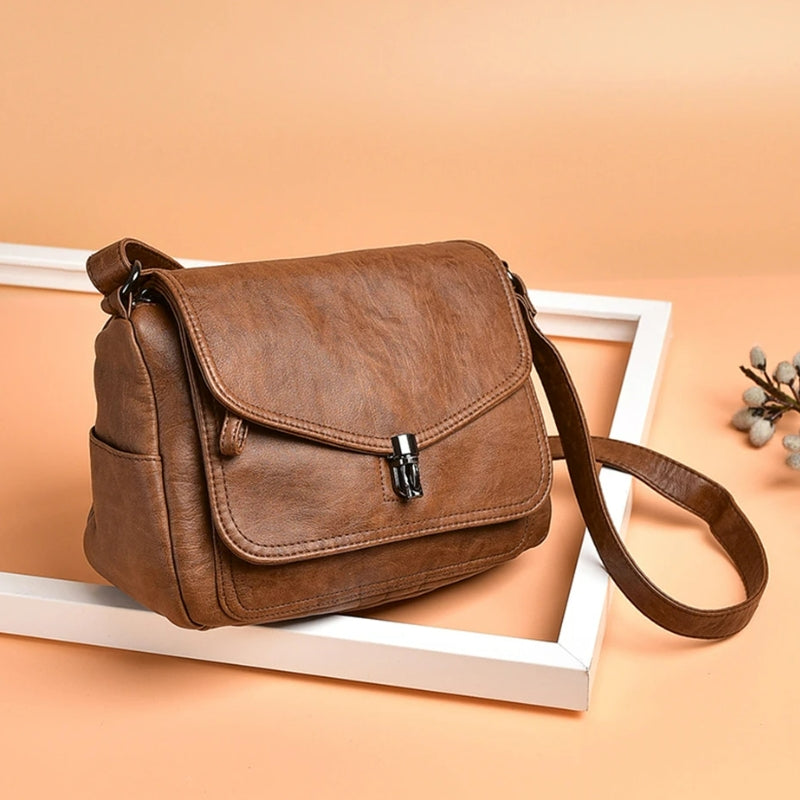 Sac femme forme besace à main