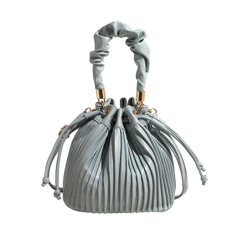 Sac femme forme bourse, bleu et flexible