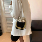 Sac femme luxueux au format bourse avec chaîne