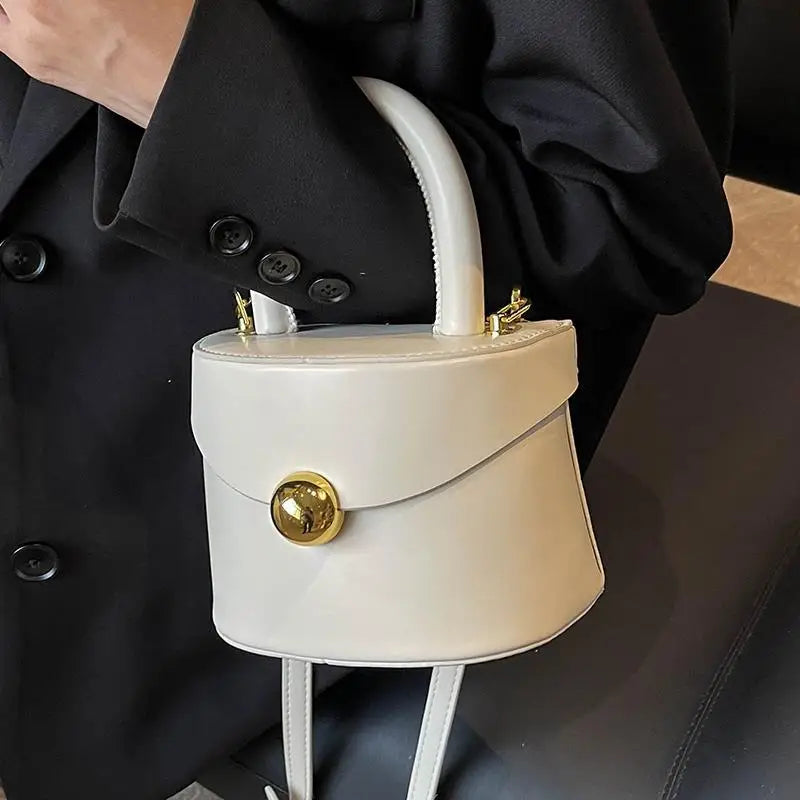Sac femme luxueux au format seau chic