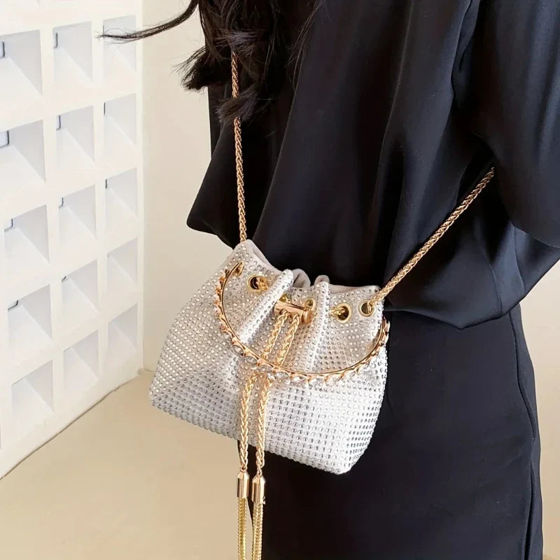 Sac femme luxueux format bourse orné de strass