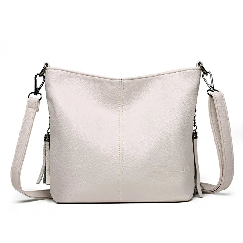 Sac femme porté à l’épaule avec prise en main