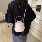 Sac femme rose tendance au format seau