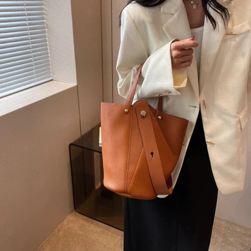 Sac femme seau luxueux au coloris marron