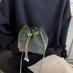 Sac femme souple format bourse orné de strass