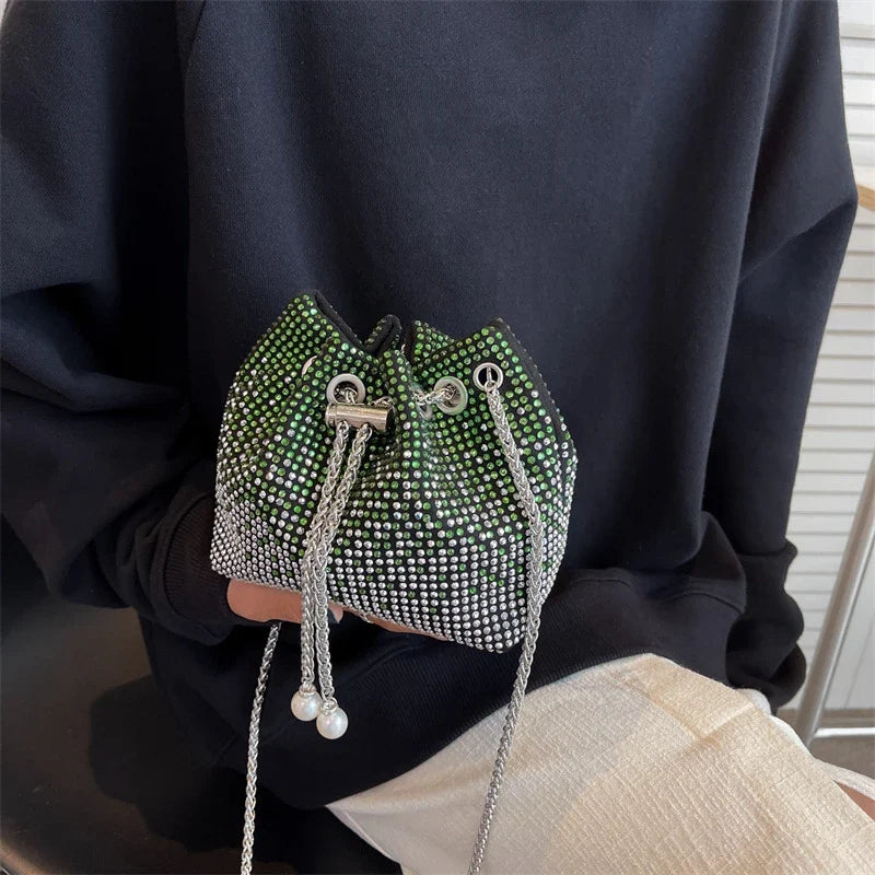 Sac femme souple format bourse orné de strass