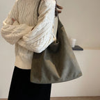 Sac femme souple porté à la main