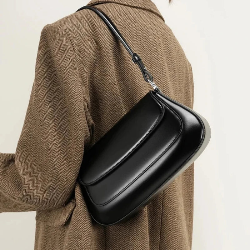 Sac format baguette à silhouette élégante et compacte