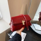 Sac format baguette chic au caractère sophistiqué