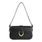 Sac format baguette doté d’une finition luxueuse