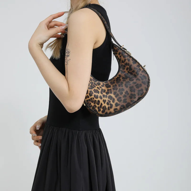 Sac format baguette façon léopard
