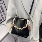 Sac forme seau destiné aux femmes