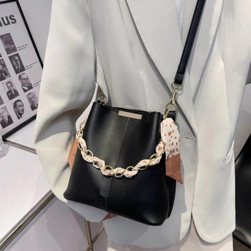 Sac forme seau destiné aux femmes