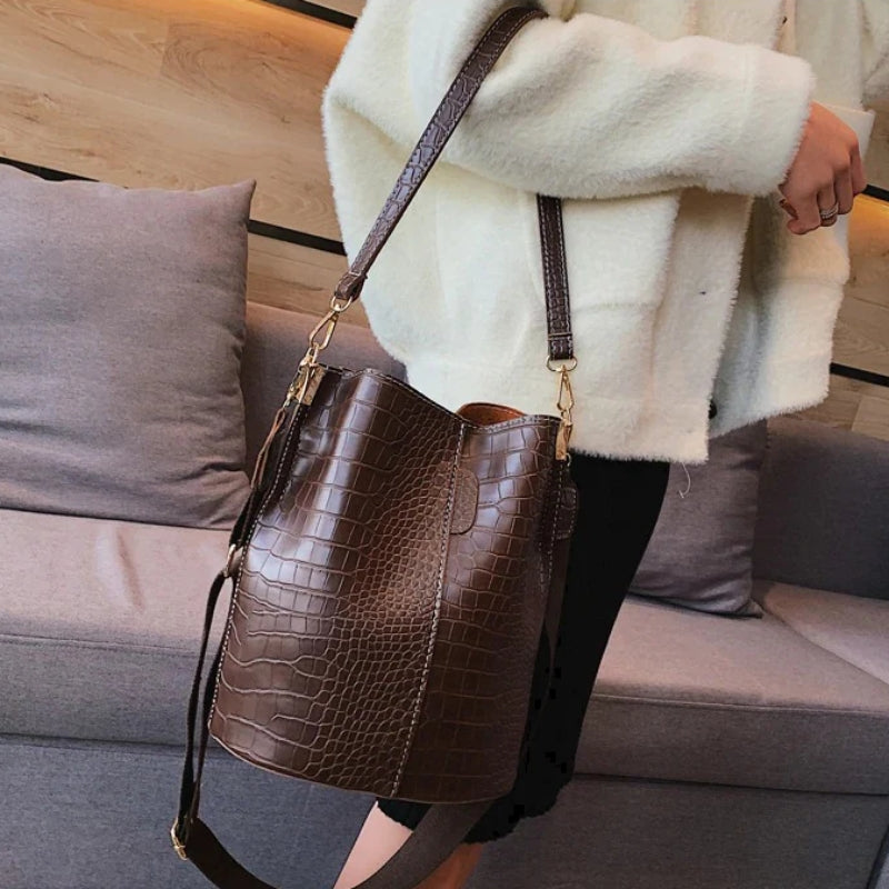 Sac forme seau effet crocodile