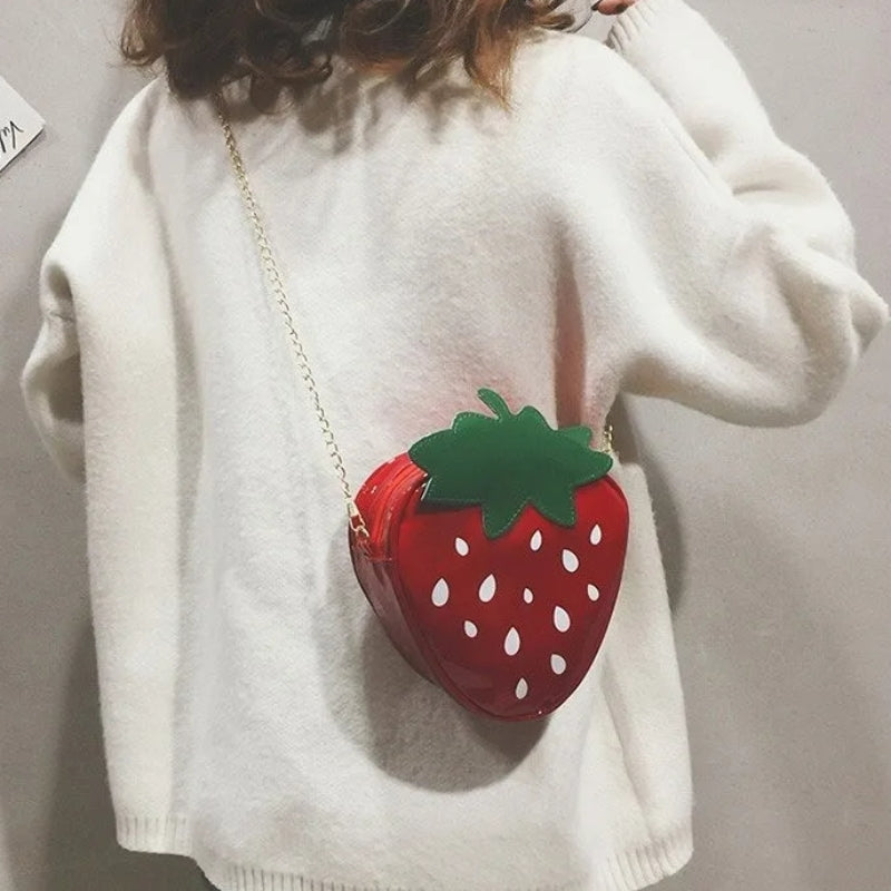 Sac fraise porté à la main