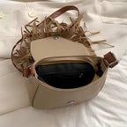 Sac frangé en forme de besace