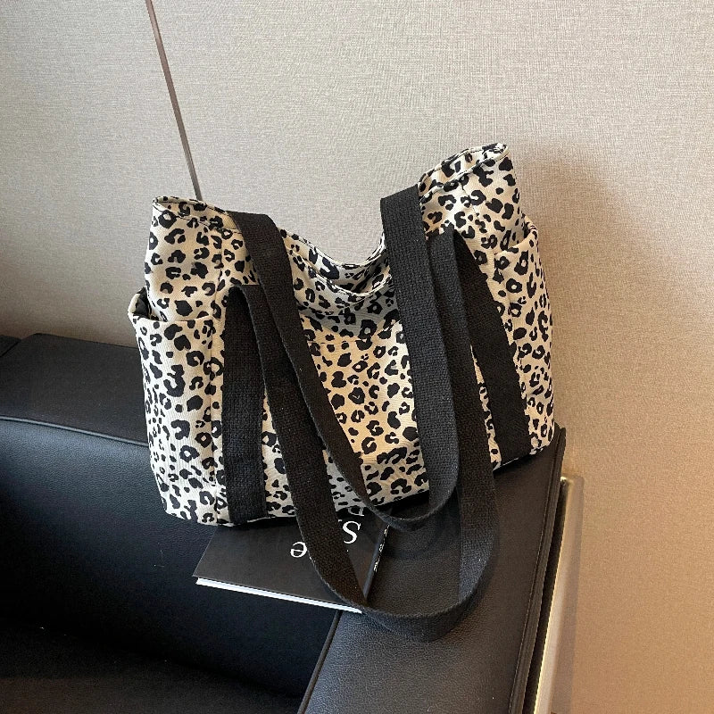 Sac léopard blanc confectionné en nylon