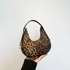 Sac léopard en forme de baguette