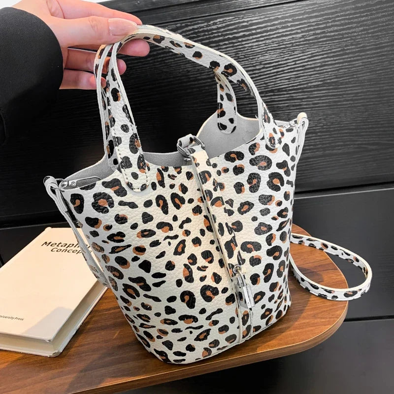 Sac léopard en forme de seau