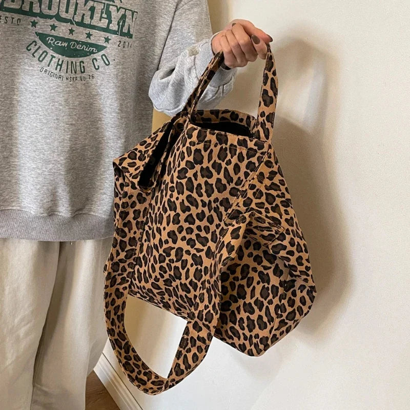 Sac léopard spacieux confectionné en nylon