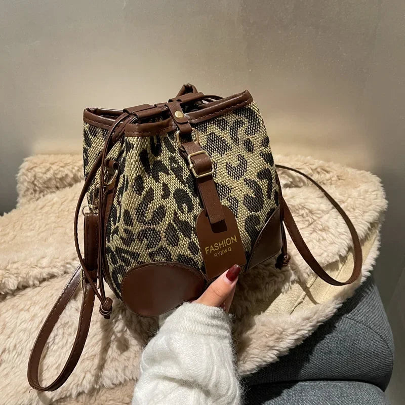 Sac léopard spacieux de type fourre-tout