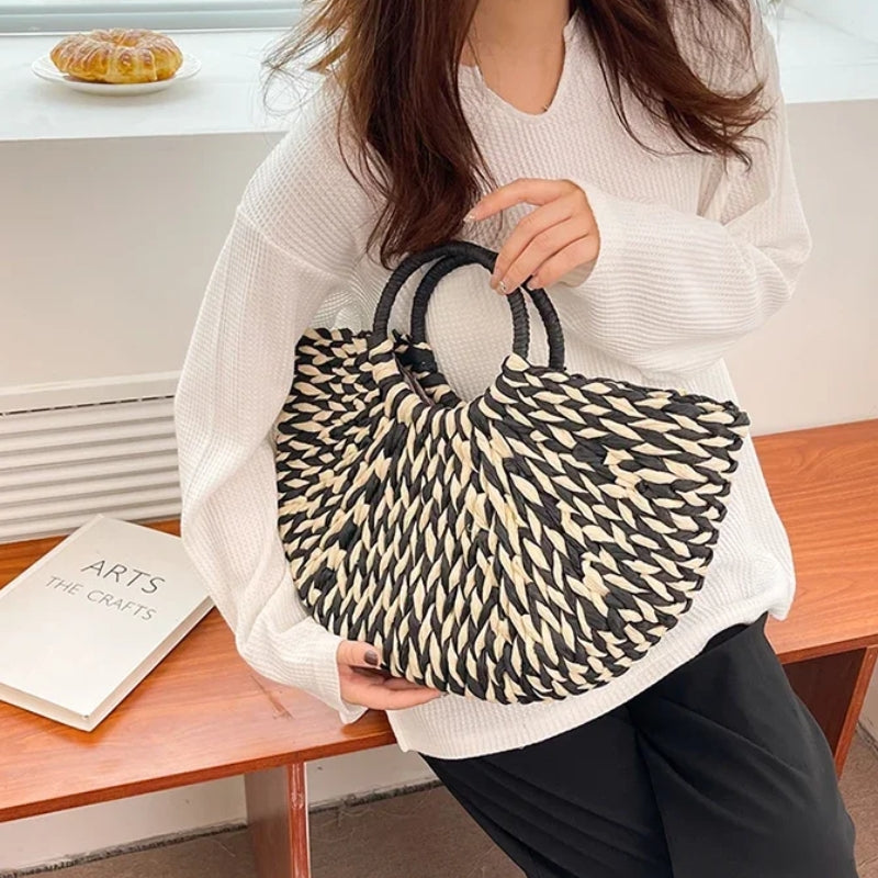 Sac luxueux confectionné en paille