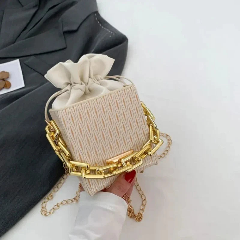Sac luxueux pour femme, format bourse à chaîne