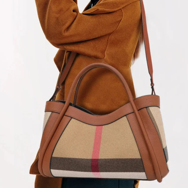 Sac marron à porter main en toile et simili
