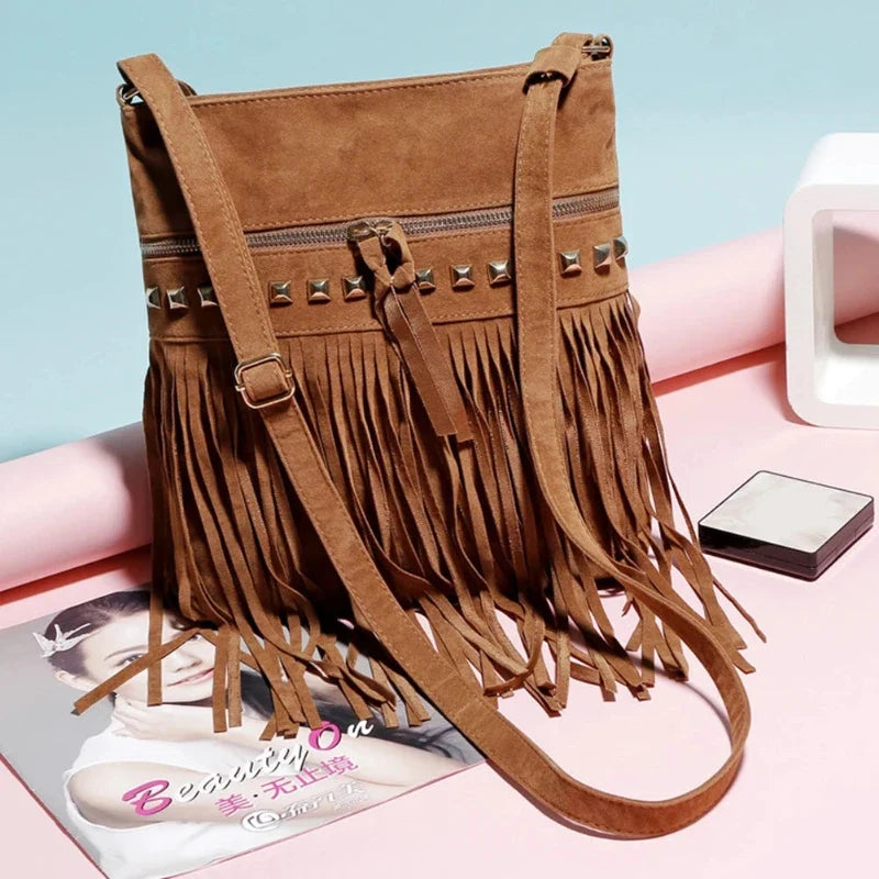 Sac marron en simili suédine porté bandoulière pour femme