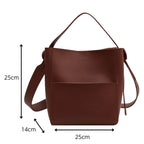 Sac marron féminin de forme seau